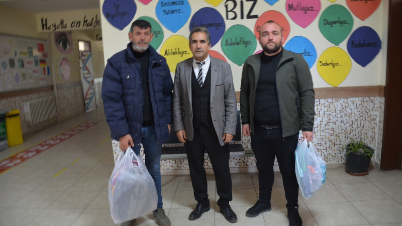 Didim 75 Gençlik’ten depremzede öğrencilere kırtasiye desteği 