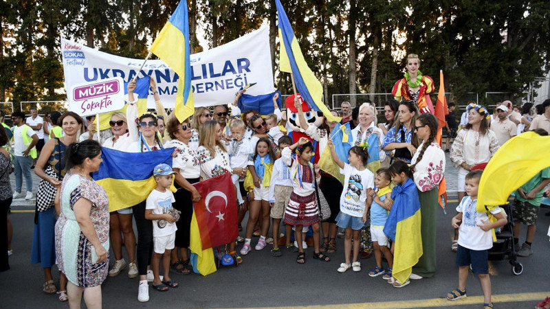 Festival  süresince Kuşadası sokakları dolup taştı