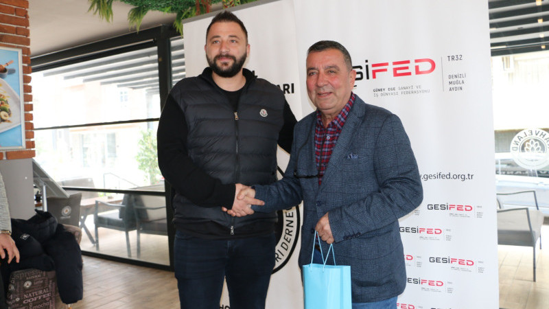  DİGİAD gazetecileri ağırladı yeni üyelere rozet taktı