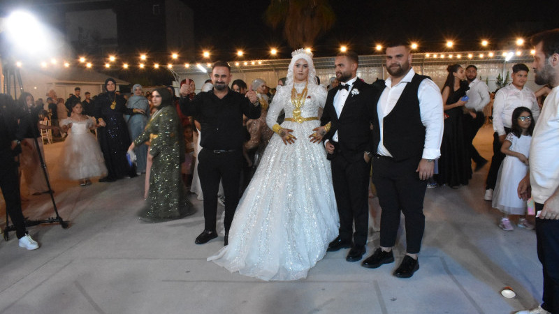 Video izle: Didim böyle kalabalık düğün görmedi