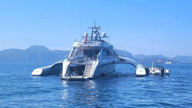 Gayrimenkul Kralı’nın devasa yatı Hisarönü’nü karıştırdı