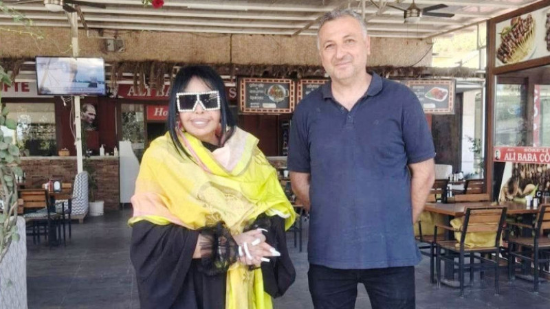 Bülent Ersoy Söke’de Çöp-Şiş Molası Verdi