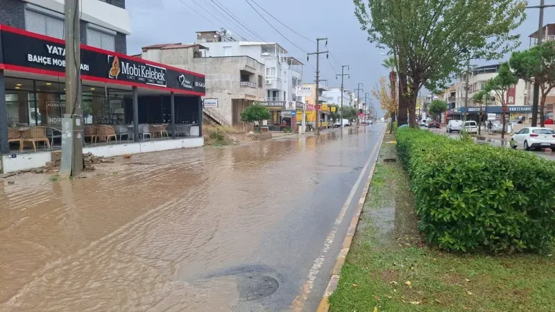 Didim’de sağanak yağış etkili oldu