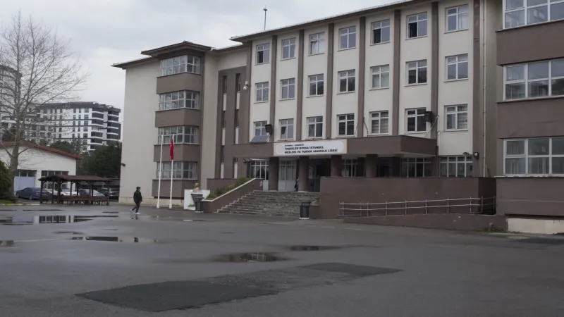 Lisede bıçaklı saldırı! 2 öğretmen ve 1 öğrenci yaralandı